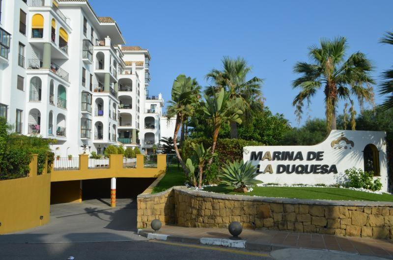 דירות מנילבה Penthouse Marina La Duquesa מראה חיצוני תמונה