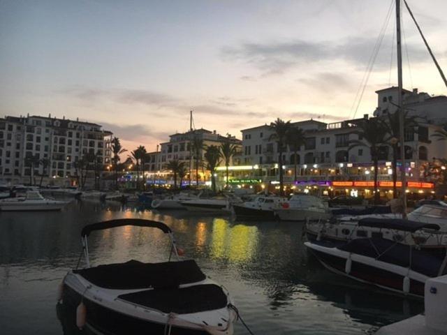 דירות מנילבה Penthouse Marina La Duquesa מראה חיצוני תמונה