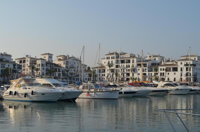 דירות מנילבה Penthouse Marina La Duquesa מראה חיצוני תמונה